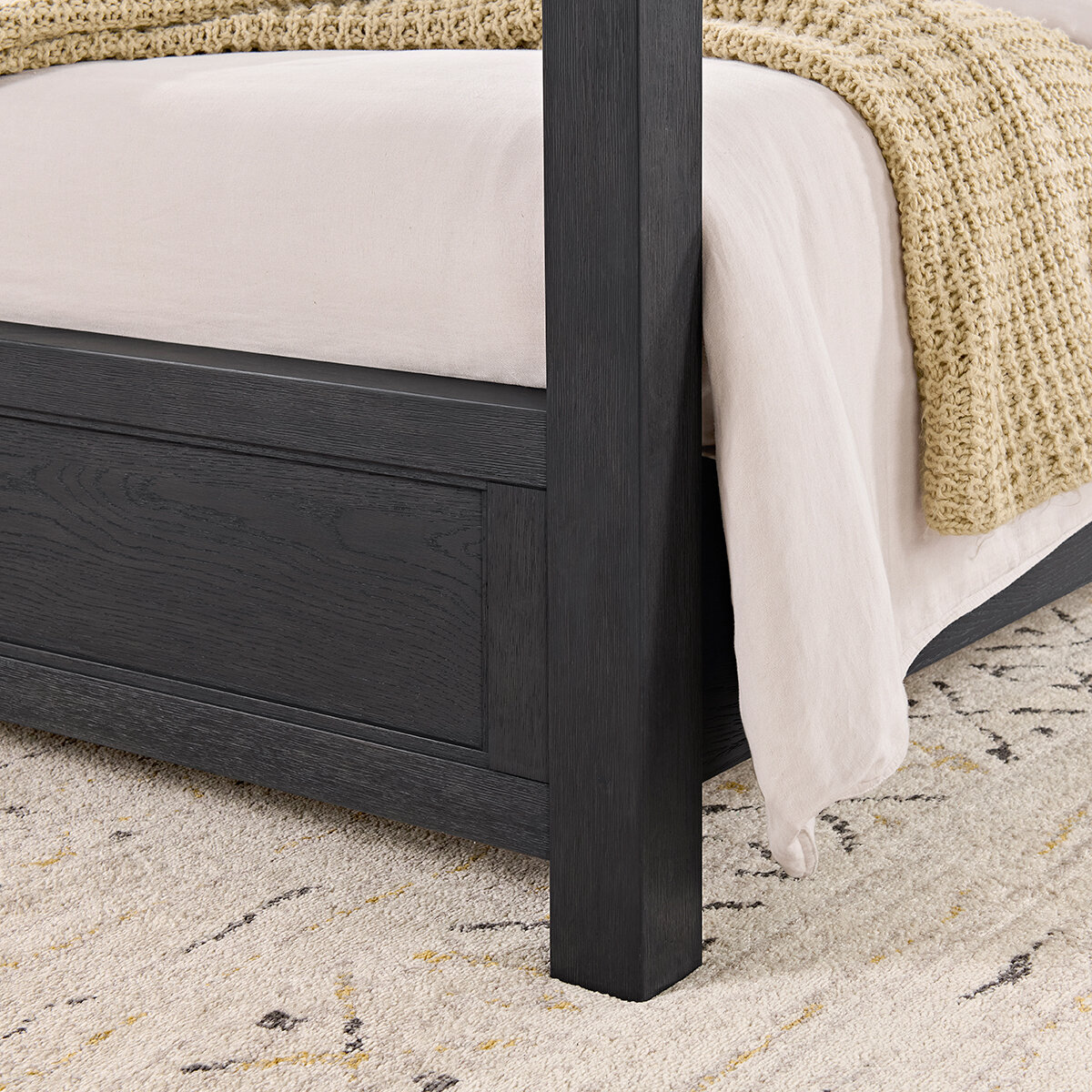 Universal Broadmoore, Cama Tamaño King Con Dosel Universal Broadmoore, Cama Tamaño King Con Dosel