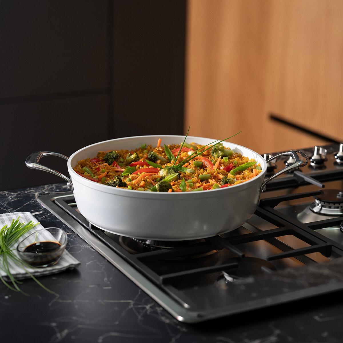 Westinghouse, Arrocera 28 cm de Cerámica Blanca, Acero Inoxidable Westinghouse, Arrocera 28 cm de Cerámica Blanca, Acero Inoxidable