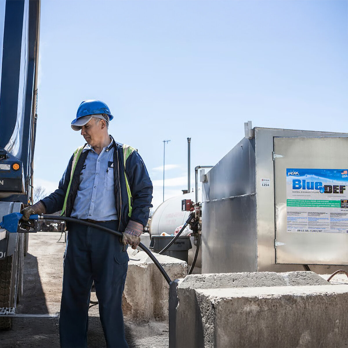 Blue Def Fluido para Escape de Diesel Blue Def Fluido para Escape de Diesel