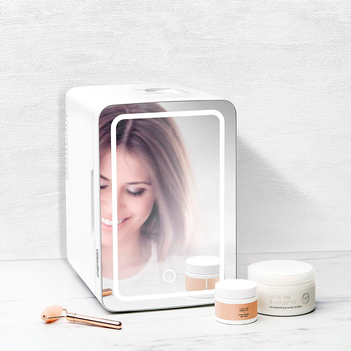 Chefman, Mini Refrigerador de belleza con puerta de espejo y luz LED