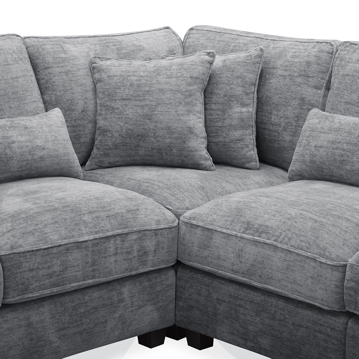 Aiden & Ivy, Seccional Fijo de Tela de 4 Piezas y Otomano Aiden & Ivy, Seccional Fijo de Tela de 4 Piezas y Otomano