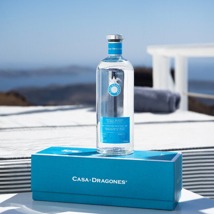 Tequila Casa Dragones Blanco 2/750 ml con Molde de Hielos Tequila Casa Dragones Blanco 2/750 ml con Molde de Hielos