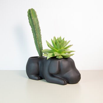 Estudio Floga, Molcas Maceta en Forma de Perro Negro Estudio Floga, Molcas Maceta en Forma de Perro Negro