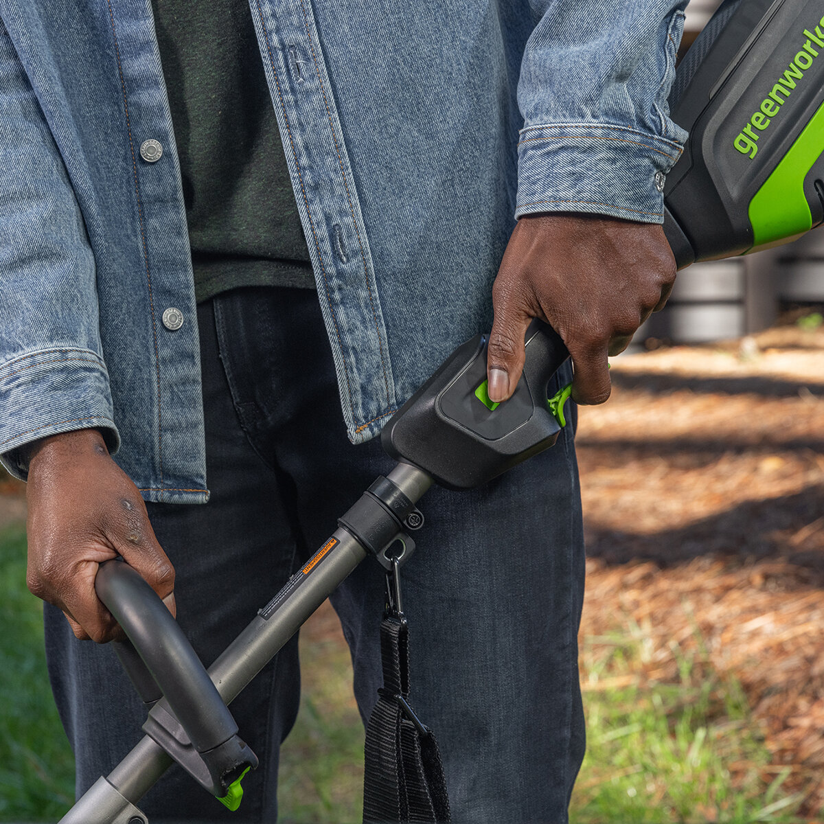 Greenworks, Cortadora de cuerda sin escobillas de 80 V y 17 pulgadas con batería de 2 Ah