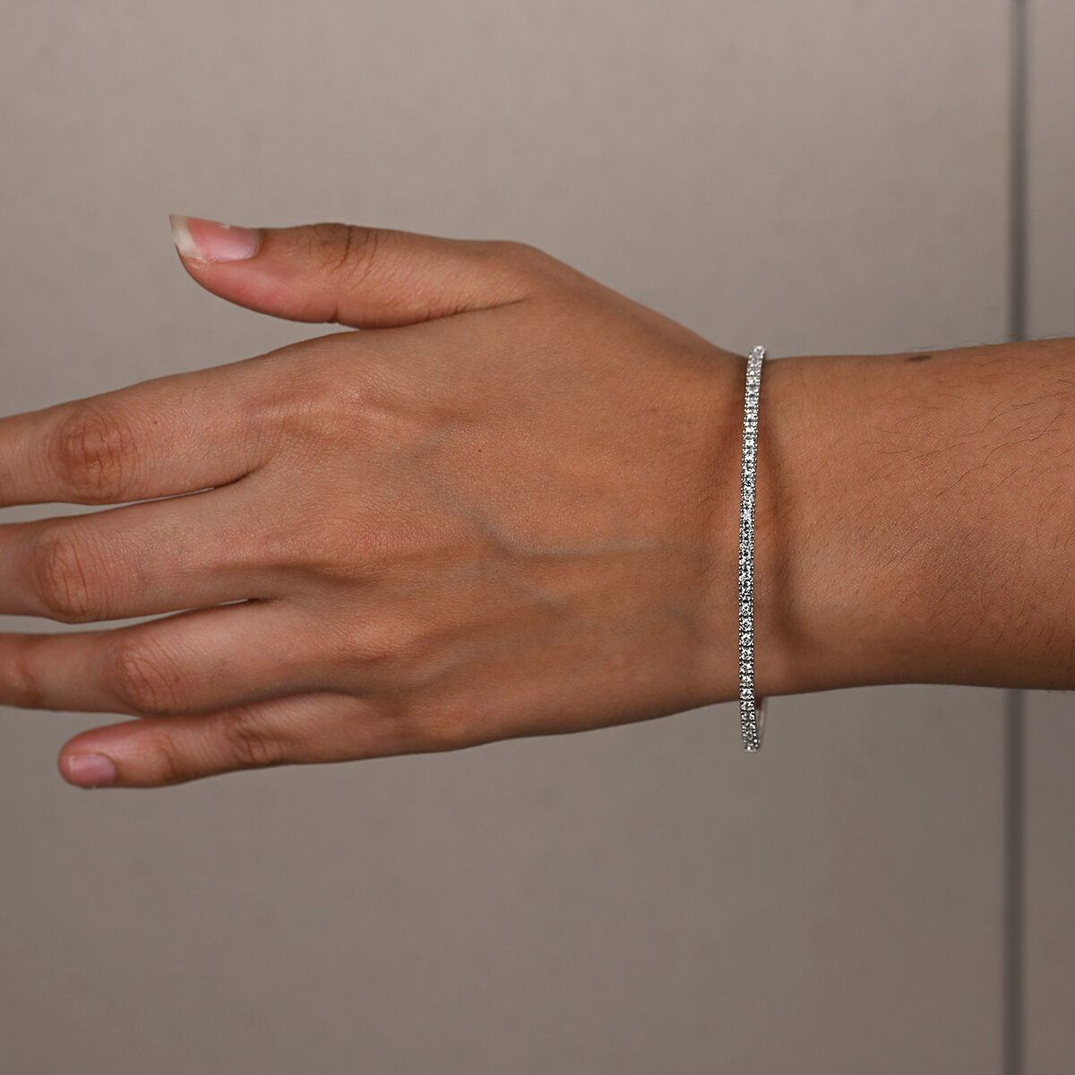 Brazalete Flexible de 14K Oro Blanco, 1.00ctw Diamantes Redondos