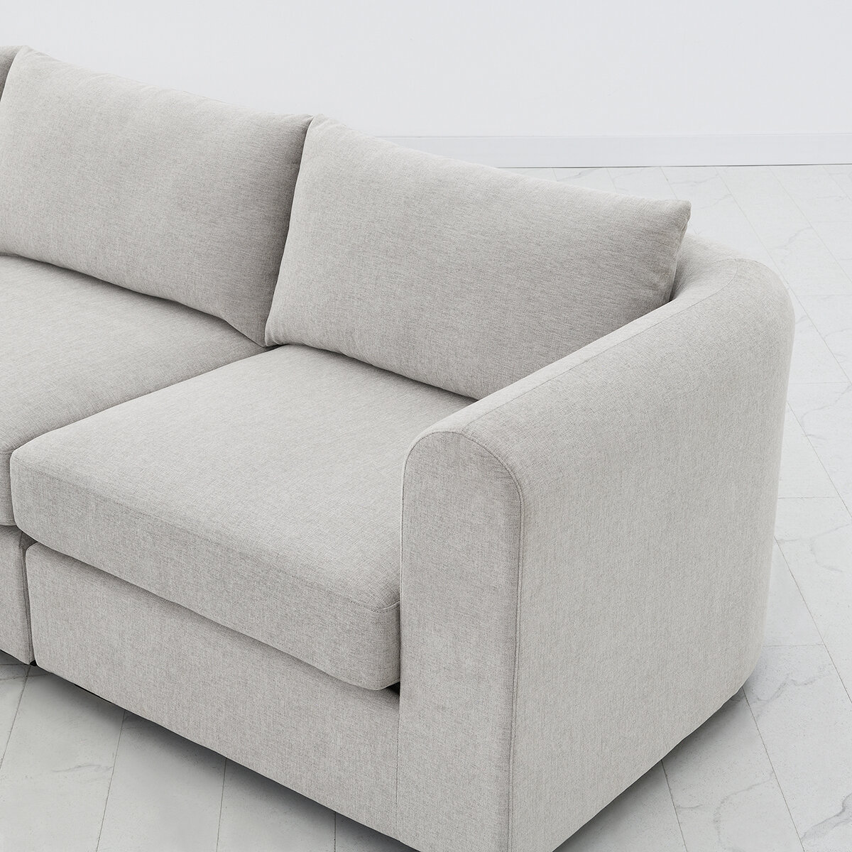 Ontai, Brevyn, Seccional de Tela con Cojines Reversibles Ontai, Brevyn, Seccional de Tela con Cojines Reversibles