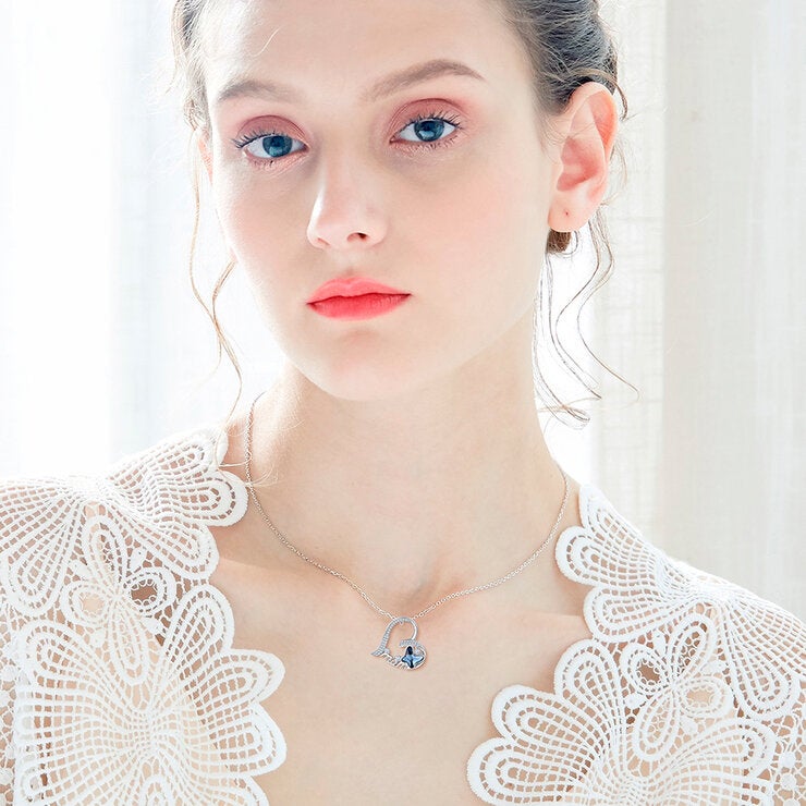 Mayfer, Collar con Cristal Austríaco con Dije con Palabra Mom y Figura Mariposa Mayfer, Collar con Cristal Austríaco con Dije con Palabra Mom y Figura Mariposa