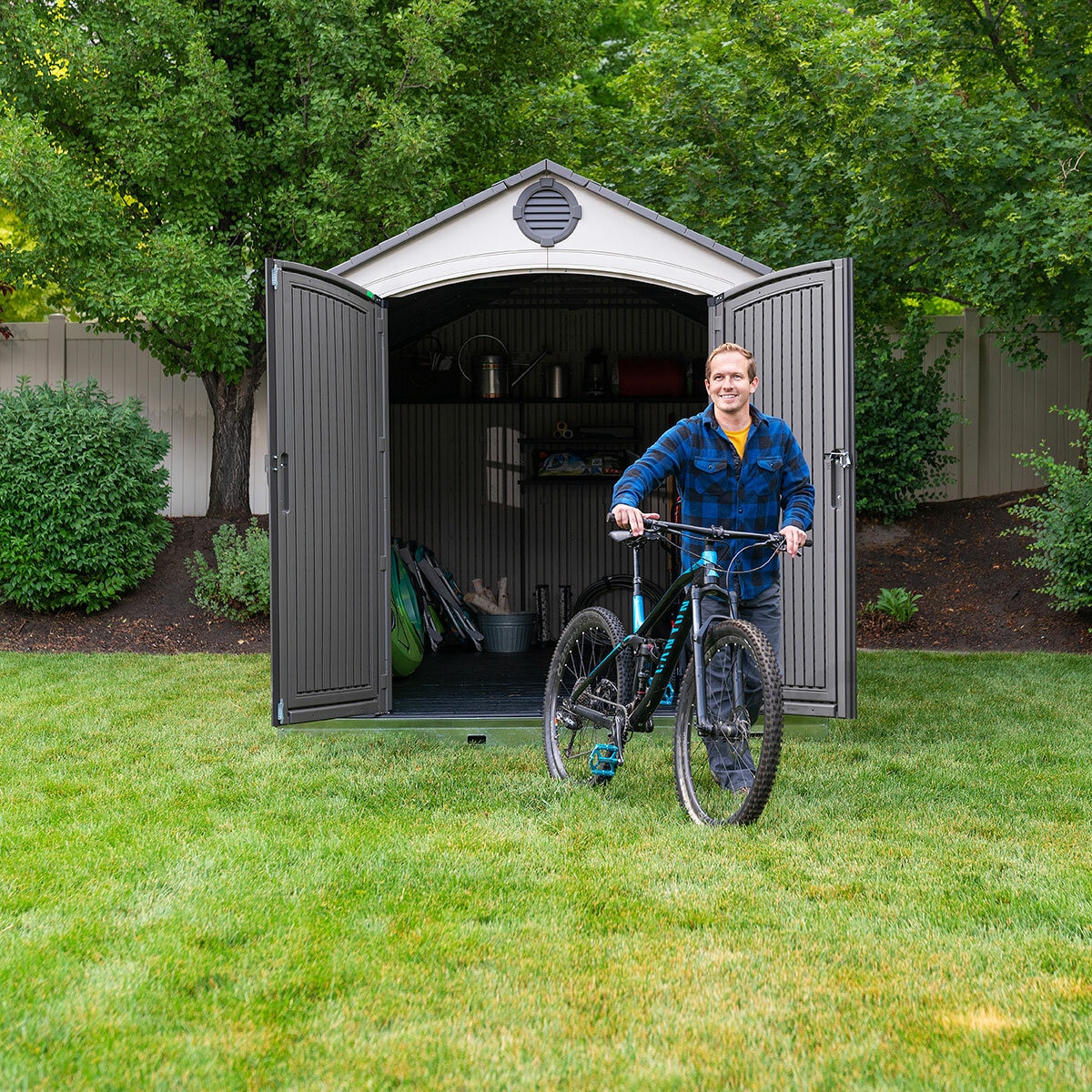 Lifetime, Cobertizo de 2.44m x 4.57 m Lifetime, Cobertizo de 2.44m x 4.57 m