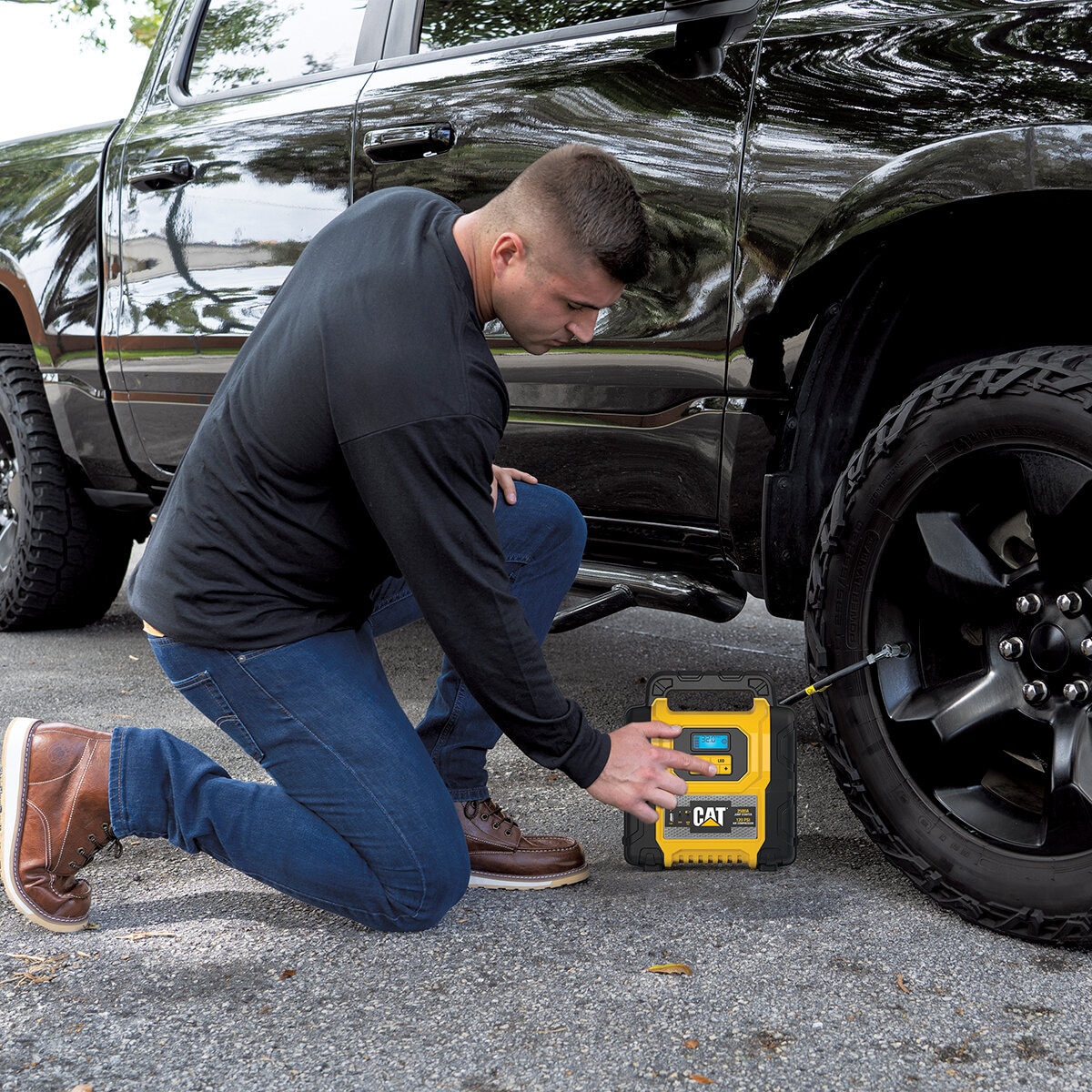 CAT Arrancador y Estación de Carga de Litio CAT Arrancador y Estación de Carga de Litio