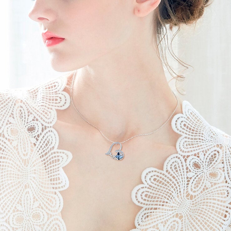 Mayfer, Collar con Cristal Austríaco con Dije con Palabra Mom y Figura Mariposa Mayfer, Collar con Cristal Austríaco con Dije con Palabra Mom y Figura Mariposa