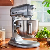 KitchenAid, Serie Professional 600, Batidora de pedestal con tazón elevable y batidor plano de borde flexible, 5.6 L, Plata