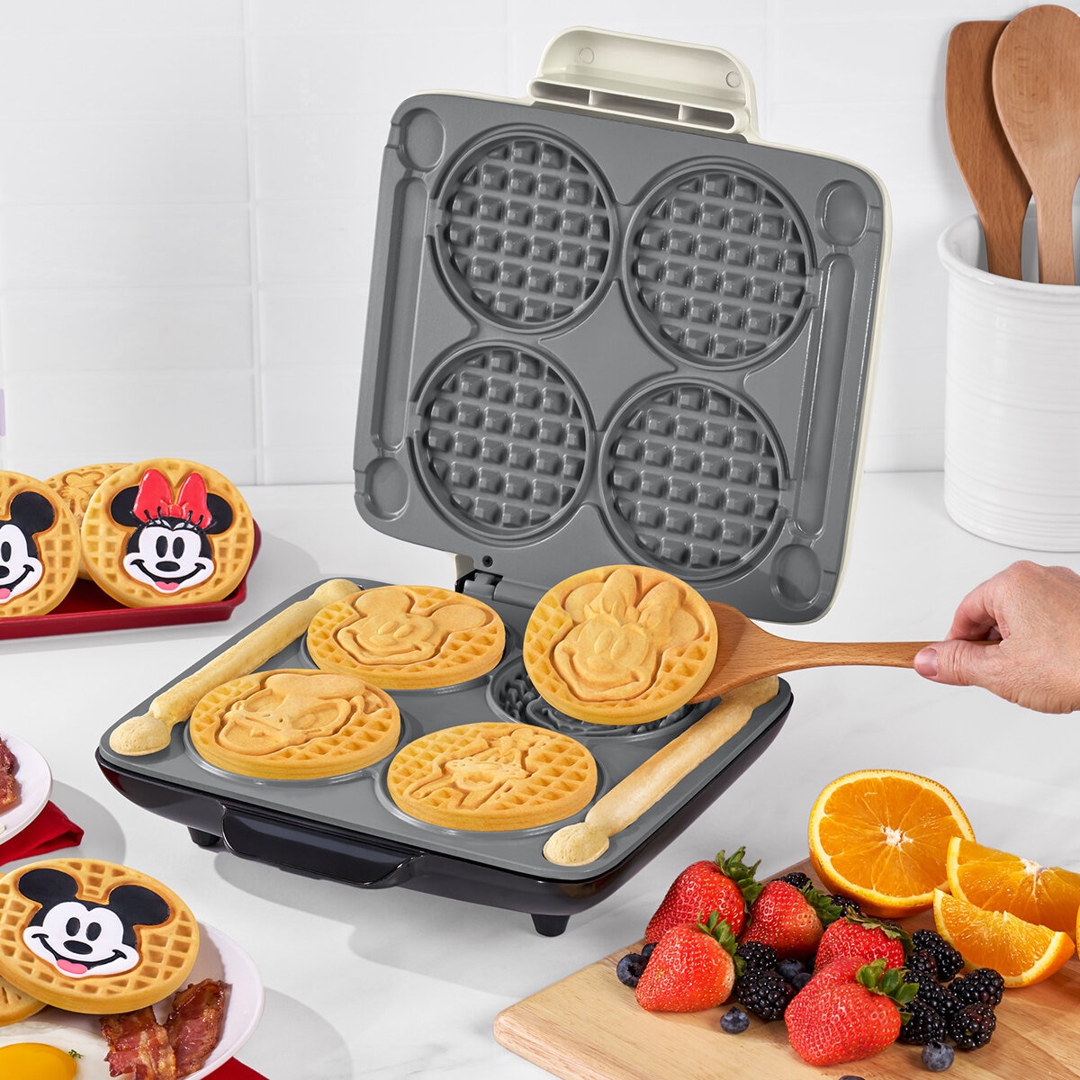 Dash Wafflera Disney con 4 Placas Intercambiables Dash Wafflera Disney con 4 Placas Intercambiables