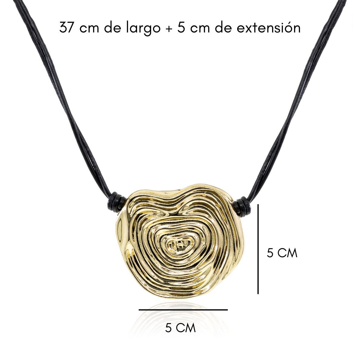 Mayfer, Collar de Cuero con Dije de Laberinto Dorado Mayfer, Collar de Cuero con Dije de Laberinto Dorado