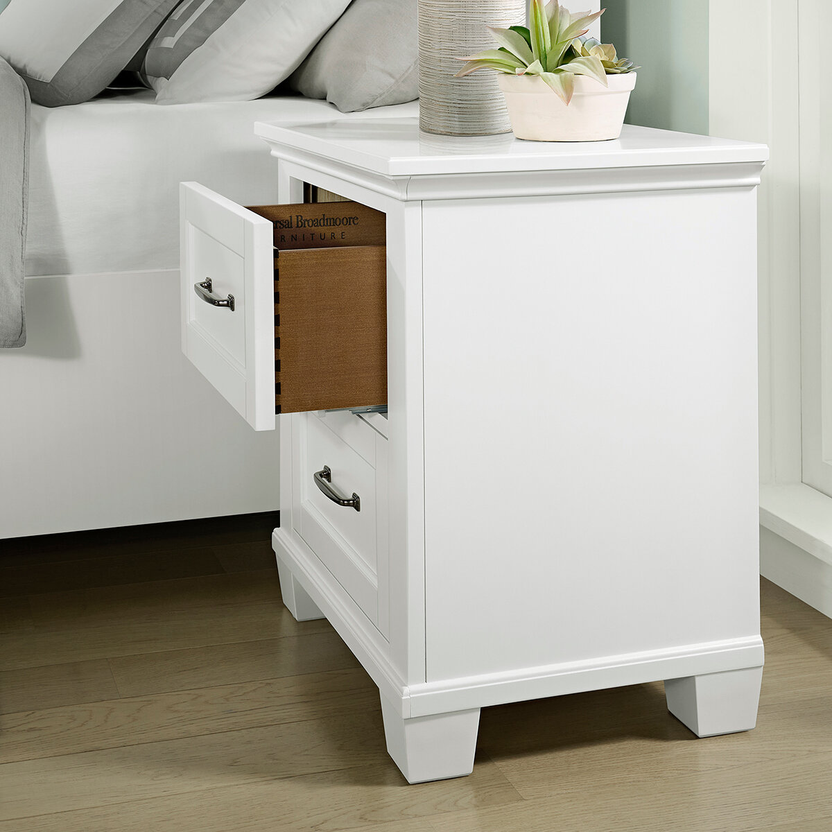 Universal Brooadmore, Rose, Mesa de Noche Universal Brooadmore, Rose, Mesa de Noche